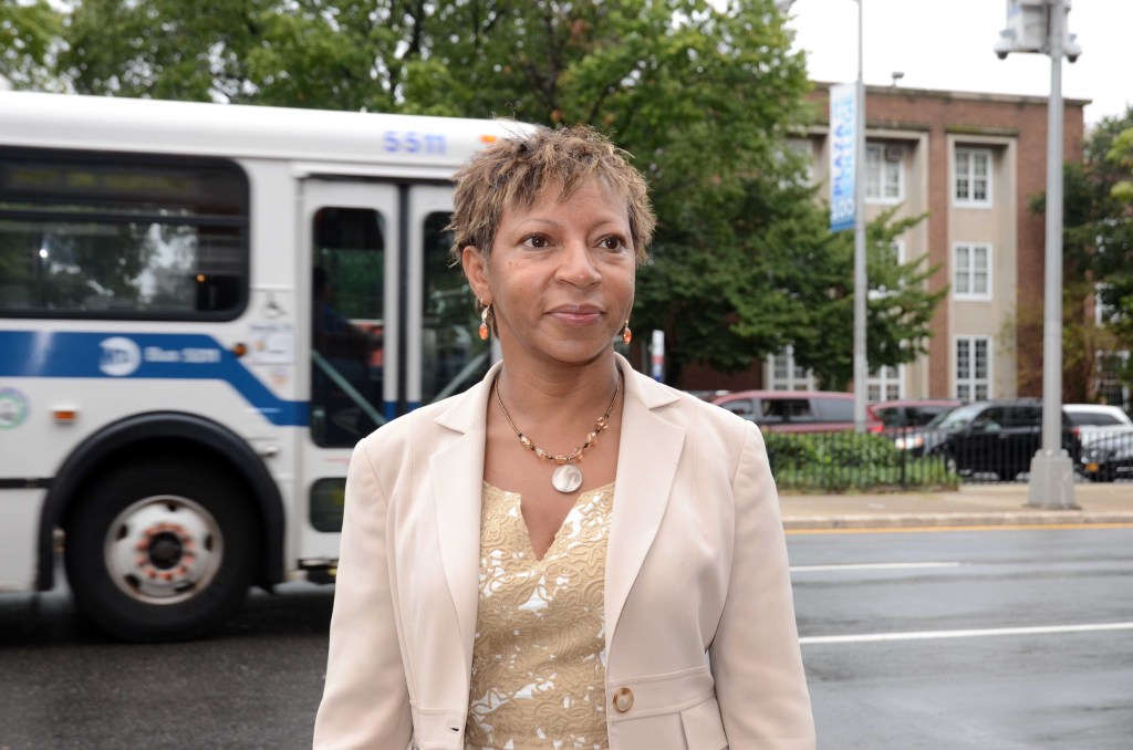 Rosa María Bamble dirige Fronteras de Esperanzas en Jackson Heights.