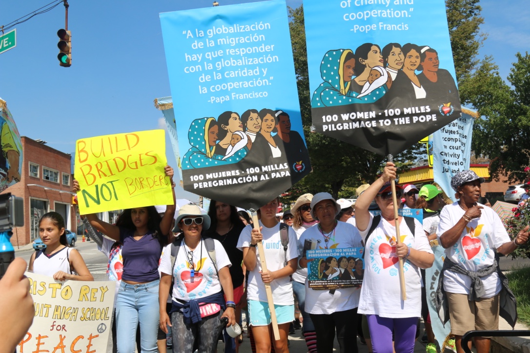 Un centenar de mujeres de varias partes del país realizan una caminata de 100 millas para llevar su mensaje al Papa Francisco en D.C.