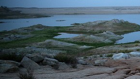 La sequía golpeó duramente a California en 2015, como puede verse en el nivel del agua del lago Hensley.