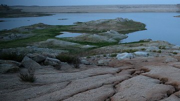 La sequía golpeó duramente a California en 2015, como puede verse en el nivel del agua del lago Hensley.