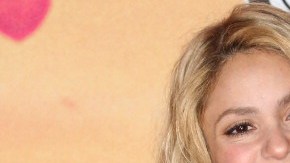 Shakira destina parte de sus ingresos a su fundación “Pies descalzos”.