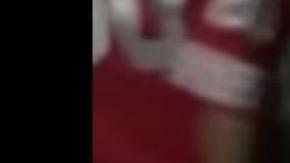 Un momento de la paliza videograbada por un aficionado.