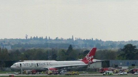 El aviñon de Virgin tuvo que cancelar el vuelo de NY a Londres.