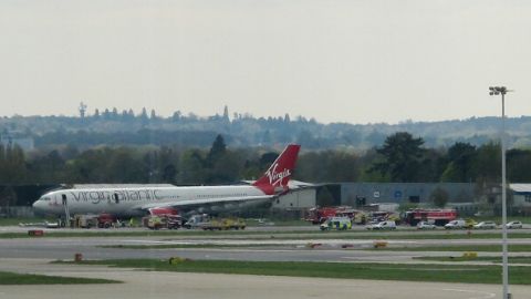 El aviñon de Virgin tuvo que cancelar el vuelo de NY a Londres.