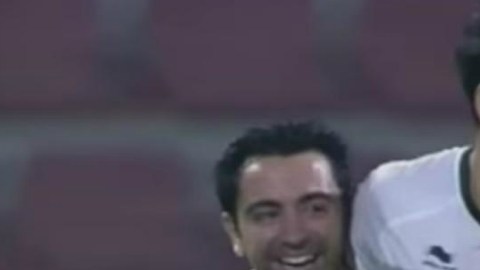 Xavi y su compañero coreano Lee en el triunfo del Al Sadd.