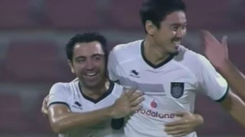 Xavi y su compañero coreano Lee en el triunfo del Al Sadd.