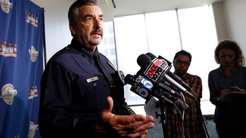 El jefe Charlie Beck habla sobre la detención en el caso de un video publicado en Instagram.