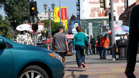 La esquina del bulevar Wilshire y la calle Alvarado es una de las más peligrosas para cruzar, según el LAPD.