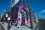 Murales con imágenes modernas son parte del paisaje urbano en esta zona de Los Ángeles.