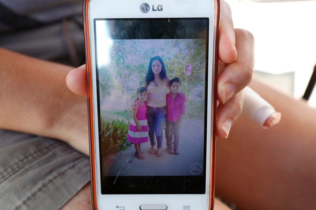 Ella estaba en un albergue para mujeres de Tijuana y sus hijos, nacidos en EEUU están con su hermana en un estado del norte del pas. / Aurelia Ventura