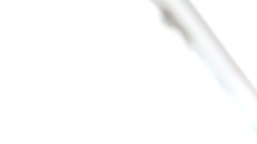 Juan Alfonso López, agente de la aduana de México, ayuda a connacionales en el Consulado de México en Los Ángeles a cancelar sus permisos temporales de importación de autos. /AURELIA VENTURA