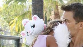 La pareja se enfrenta a una demanda por atacar a un empleado del Aeropuerto Internacional de Los Ángeles