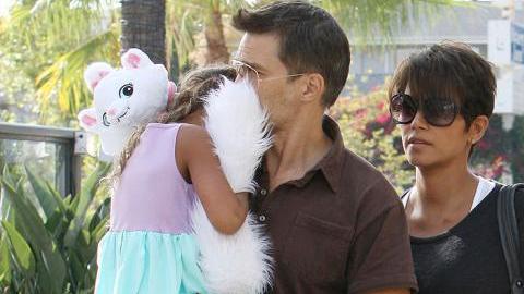 La pareja se enfrenta a una demanda por atacar a un empleado del Aeropuerto Internacional de Los Ángeles