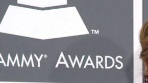 Adele llora al presentar en la radio su nuevo single 'Hello'