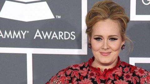 Adele llora al presentar en la radio su nuevo single 'Hello'