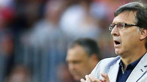 El 'Tata' Martino enfrenta el reto de jugar sin Messi.