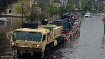 Soldados de South Carolina National Guard (SCNG) atienden la emergencia causada apor las grandes inundaciones.