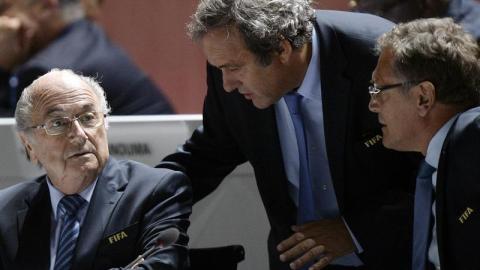 Platini quiere salvar a como dé lugar el poco prestigio que le queda para dirigir a la FIFA.