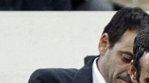 'La Pulga' lucía muy aburrido en la tribuna del Nou Camp.