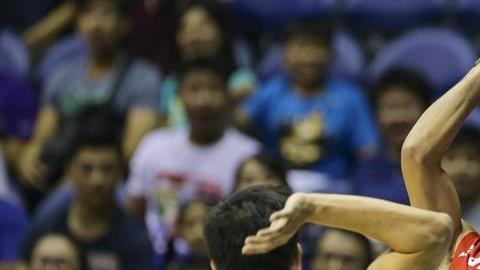 Pacquiao se decanta entre el boxeo, el básquetbol y la política.