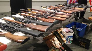 Armas confiscados al residente de Northridge por la Policía de Los Ángeles/ Jorge Morales Almada