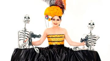 La artista mexicana Astrid Hadad actúa desde hoy y hasta el domingo en el REDCAT.