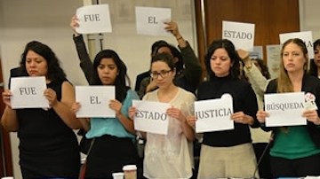 Padres de los 43 normalistas de Ayotzinapa claman justicia.