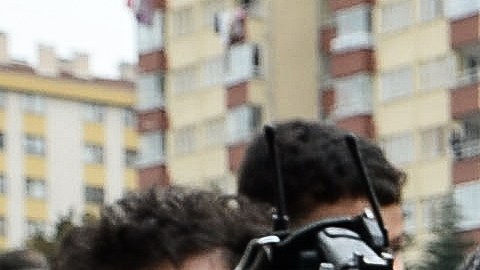 Familiares le dan el último adiós a una de las víctimas del atentado, en Ankara, Turquía.
