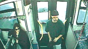 Imagen del sospechoso captada dentro del autobus.