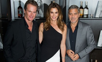 Rande Gerber, Cindy Crawford y George Clooney son tan amigos que también son socios y compañeros de aventuras.