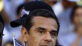 Villaraigosa fungió como presidente de campaña para Clinton en 2008.