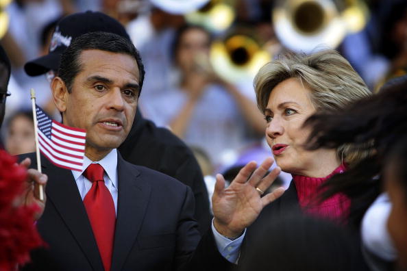 Villaraigosa fungió como presidente de campaña para Clinton en 2008.