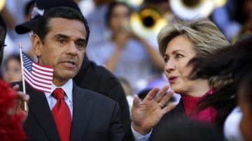 Villaraigosa fungió como presidente de campaña para Clinton en 2008.