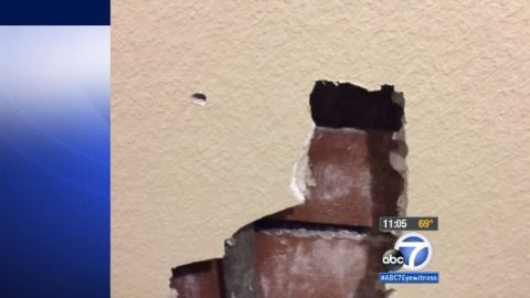 El agente es investigado por disparar su arma en horas fuera de servicio contra una familia inocente.