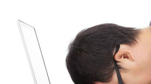 empleado cansado computadora 624x351_thinkstock