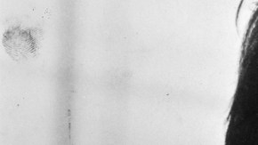 Se dice que unas 600.000 personas visitan cada año su casa-museo, Graceland.