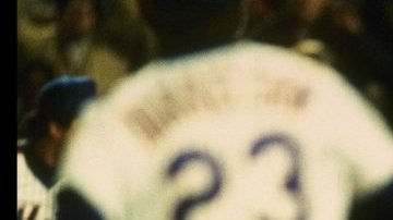 Howard Johnson festeja tras llegar al plato en el Juego 7 de la Serie Mundial de 1986.