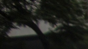 Manifestantes chocan con la policía antidisturbios tras una manifestación para pedir continuar con la búsqueda de los 43 estudiantes secuestrados el 26 de septiembre de 2014.