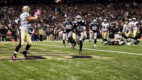 Josh Hill anota en el pase de touchdown 399 en la carrera de Drew Brees. Más tarde llegaría el 400.