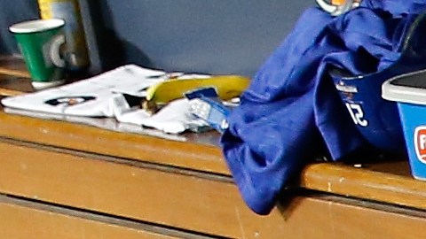 Andre Ethier aparece en un desolado dugout de los Dodgers tras la dolorosa eliminación ante los Mets.