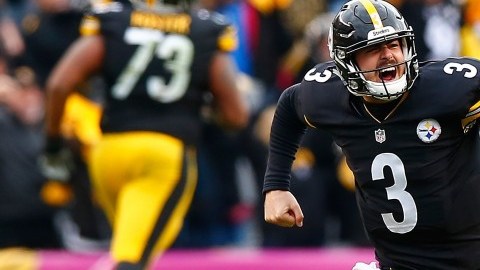 Landy Jones, quien reemplazó al lesionado Michael Vick, celebra un pase de 88 yardas para touchdown a Martavis Bryant.