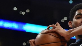 Cerrado final en el Staples Center entre los Timberwolves y los Lakers.