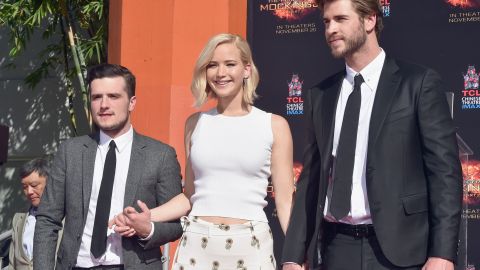 Los actores posan en el estreno de la película  "Mockingjay - Part 2", en Los Ángeles.