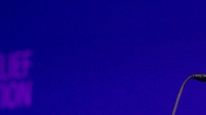 Chris Martin interpretó "Crawling".