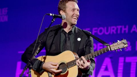 Chris Martin interpretó "Crawling".