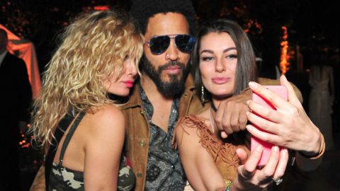 Lenny Kravitz no quiso perderse esta fiesta de disfraces y tequila