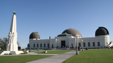 El gobernador Brown se firmará la ley en el Observatorio Griffith en Los Ángeles.
