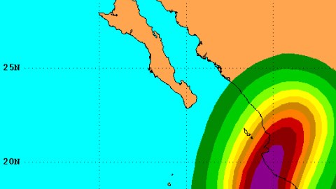 Patricia podría tocar tierra con vientos de hasta 130 millas por hora.