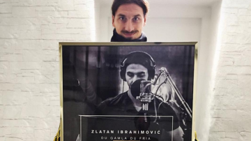 Zlatan presumiendo su disco de oro en Instagram.