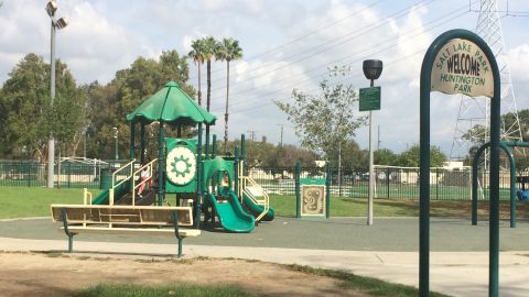 Recientemente la ciudad de Huntington Park lanzó una campaña para erradicar las actividades ilegales de los parques